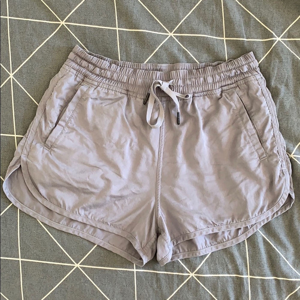 Lululemon shorts size 6